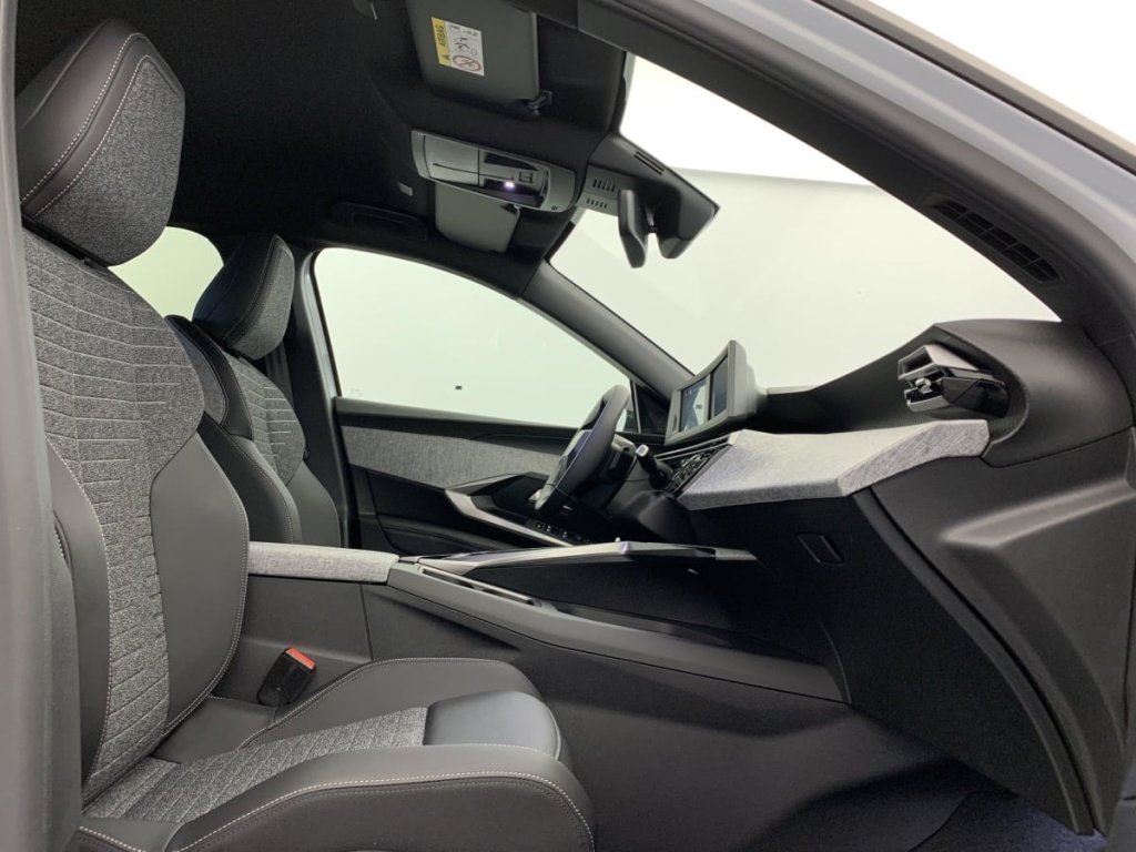 PEUGEOT 5008 Hybrid 145 e-DCS6 Allure - ref: 1-330308 - Photo 9