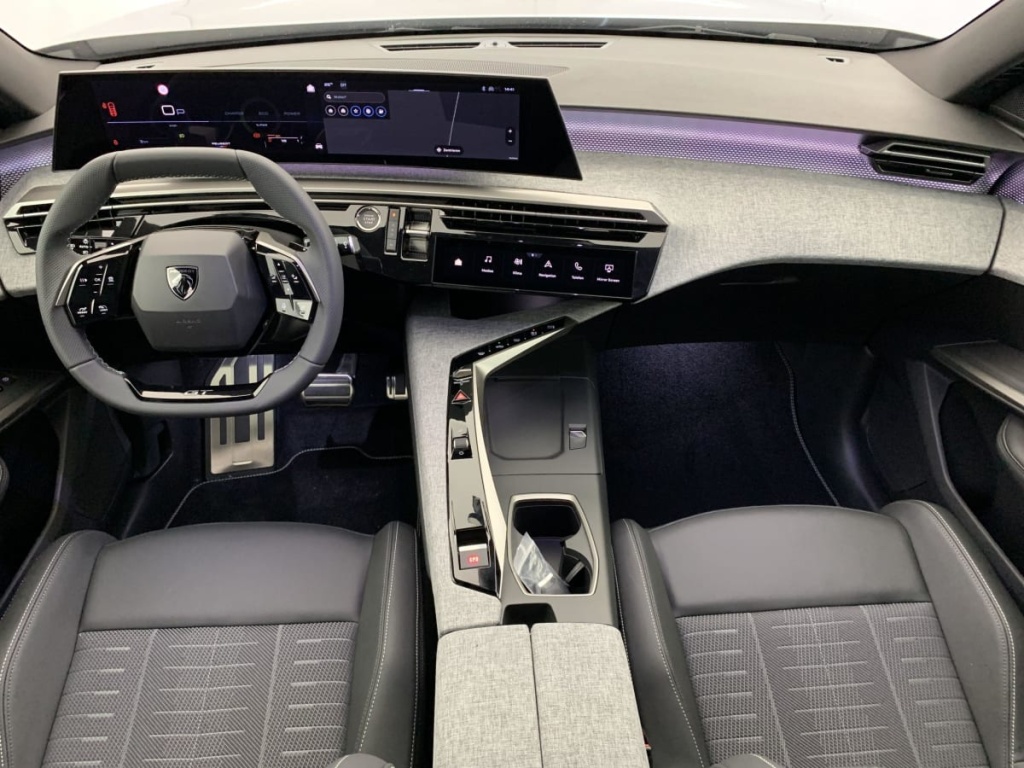 PEUGEOT 5008 Hybrid 145 e-DCS6 GT - ref: 1-330404 - Photo 12
