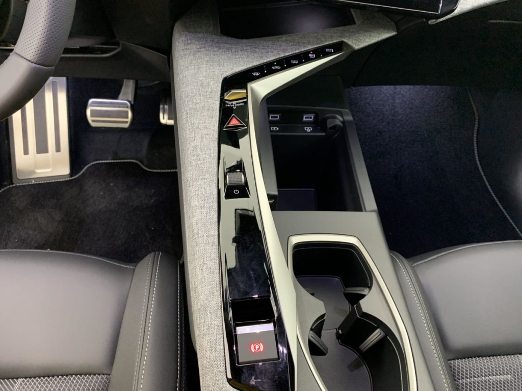 PEUGEOT 5008 Hybrid 145 e-DCS6 GT - ref: 1-330404 - Photo 20