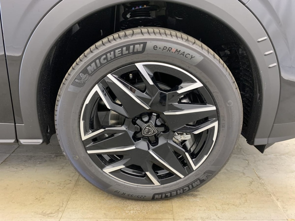PEUGEOT 5008 Hybrid 145 e-DCS6 GT - ref: 1-330428 - Photo 16