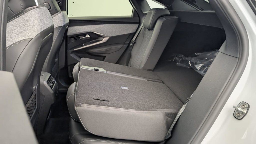 PEUGEOT 3008 Hybrid 145 e-DCS6 GT - ref: 1-333091 - Photo 12