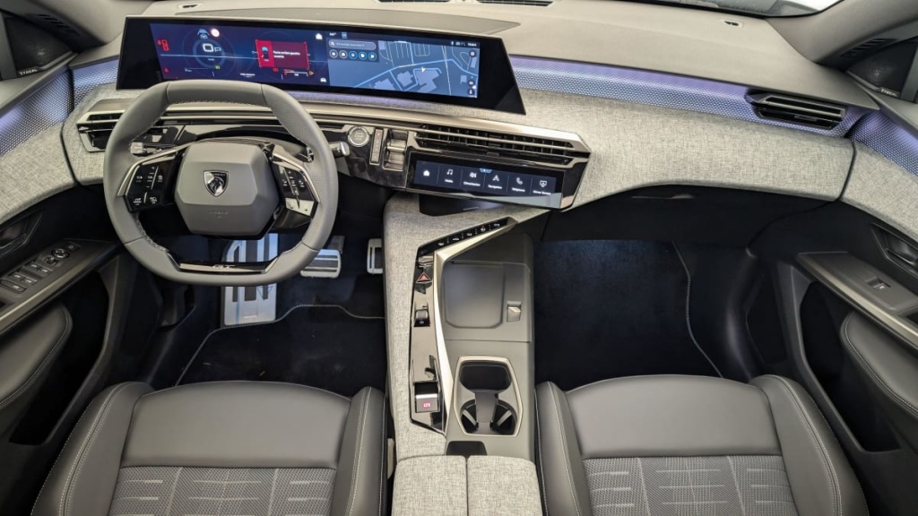 PEUGEOT 3008 Hybrid 145 e-DCS6 GT - ref: 1-333114 - Photo 13