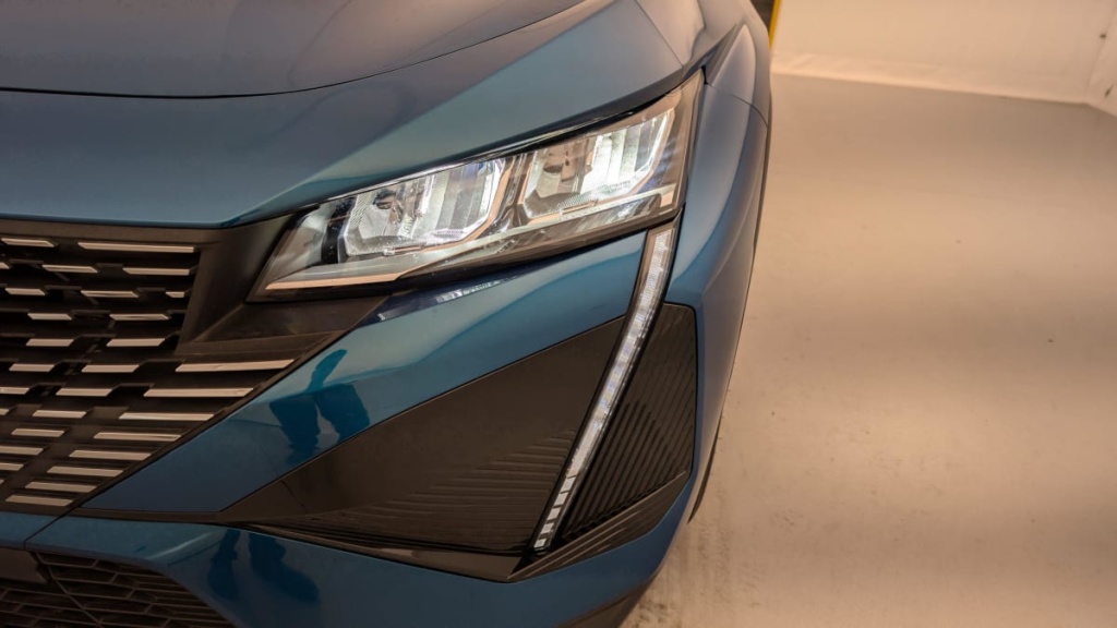 PEUGEOT 408 Hybrid 136 e-DCS6 Allure - ref: 1-334627 - Photo 19