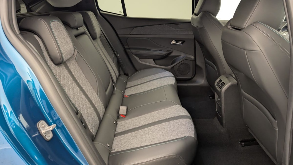 PEUGEOT 408 Hybrid 136 e-DCS6 Allure - ref: 1-334627 - Photo 8