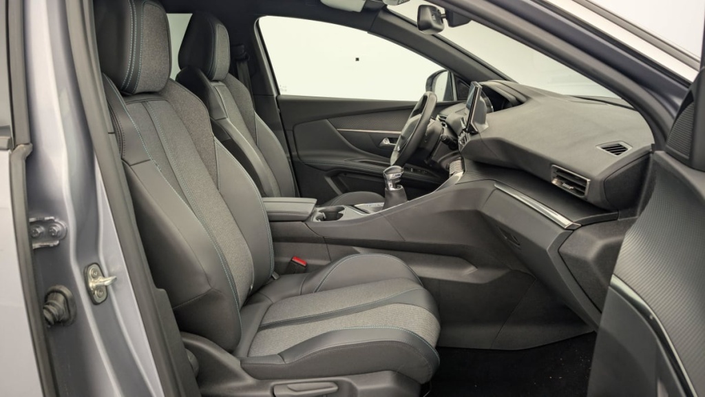 PEUGEOT 3008 PureTech 130ch S S BVM6 Allure Pack - ref: 1-334658 - Photo 7