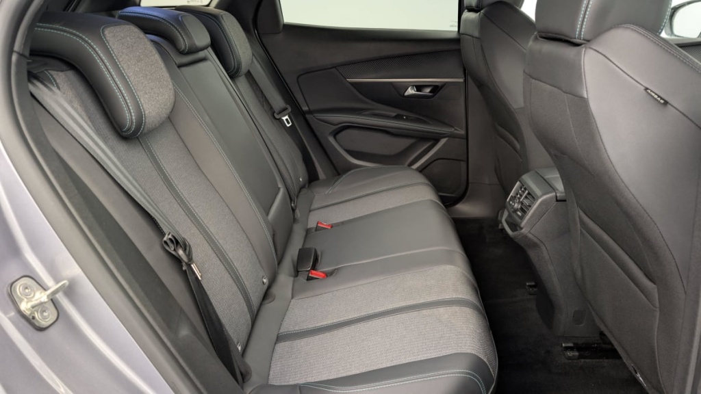 PEUGEOT 3008 PureTech 130ch S S BVM6 Allure Pack - ref: 1-334658 - Photo 8