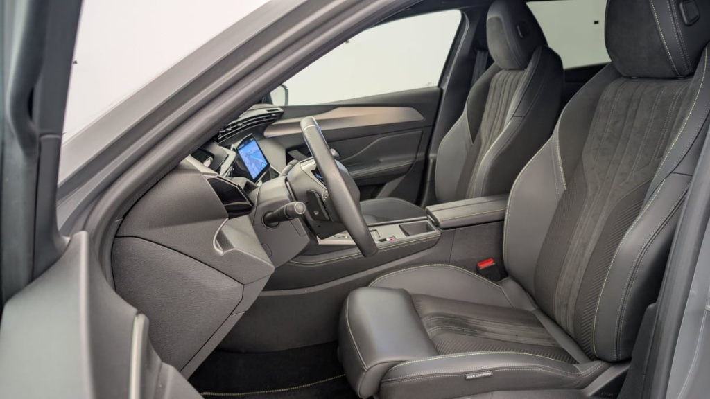 PEUGEOT 408 PureTech 130 ch S S EAT8 GT - ref: 1-334660 - Photo 14