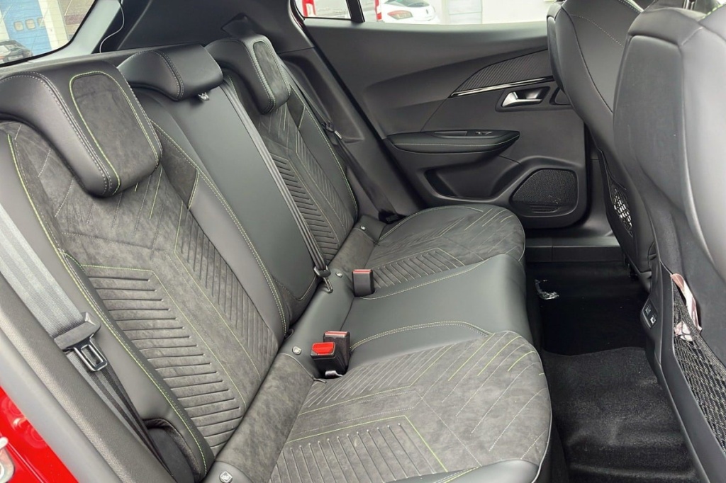 PEUGEOT 2008 Hybrid 145 e-DCS6 GT - ref: 1-337327 - Photo 10