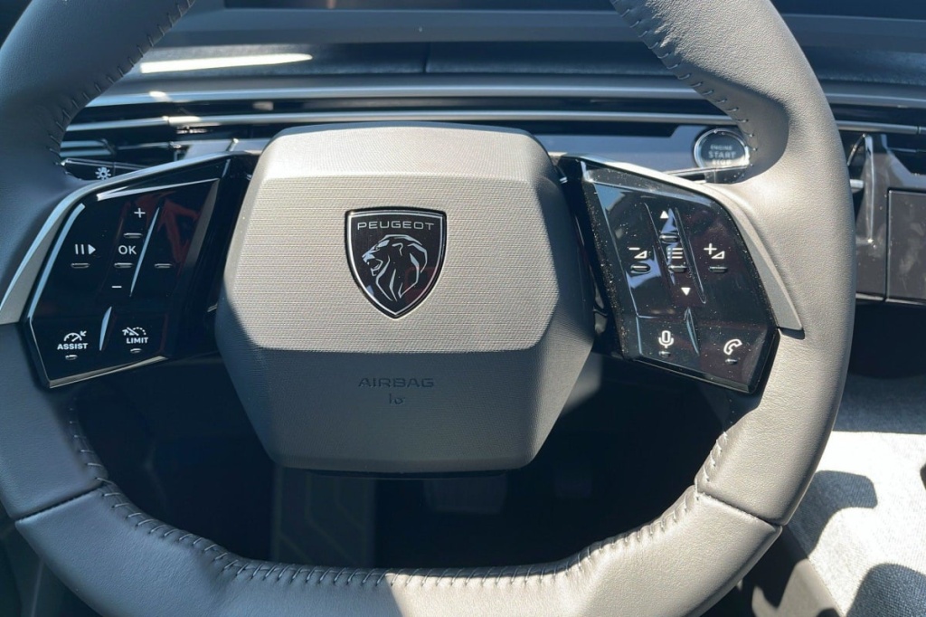 PEUGEOT 3008 Hybrid 145 e-DCS6 Allure - ref: 1-340443 - Photo 15
