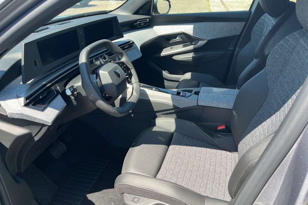 PEUGEOT 3008 Hybrid 145 e-DCS6 Allure - ref: 1-340445 - Photo 9