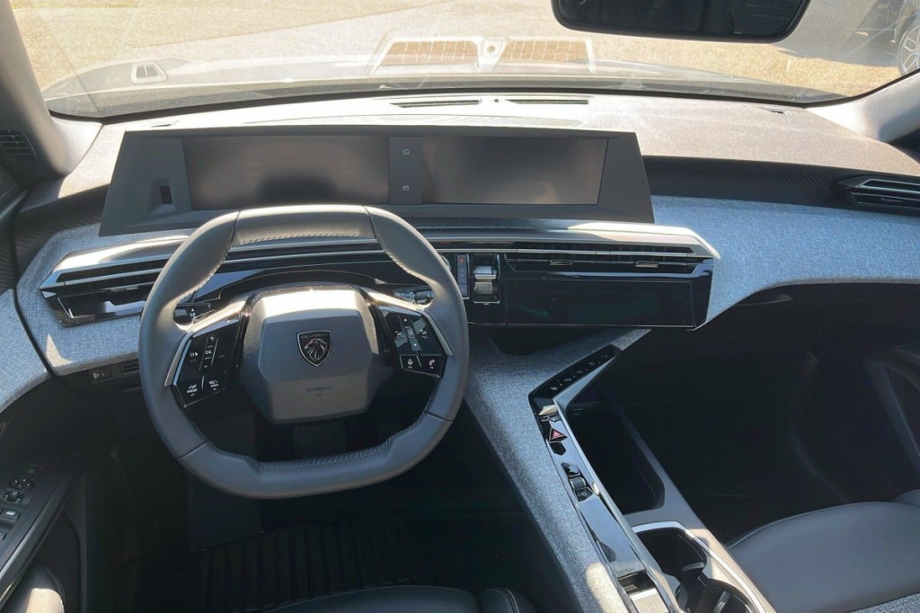 PEUGEOT 3008 Hybrid 145 e-DCS6 Allure - ref: 1-340485 - Photo 13