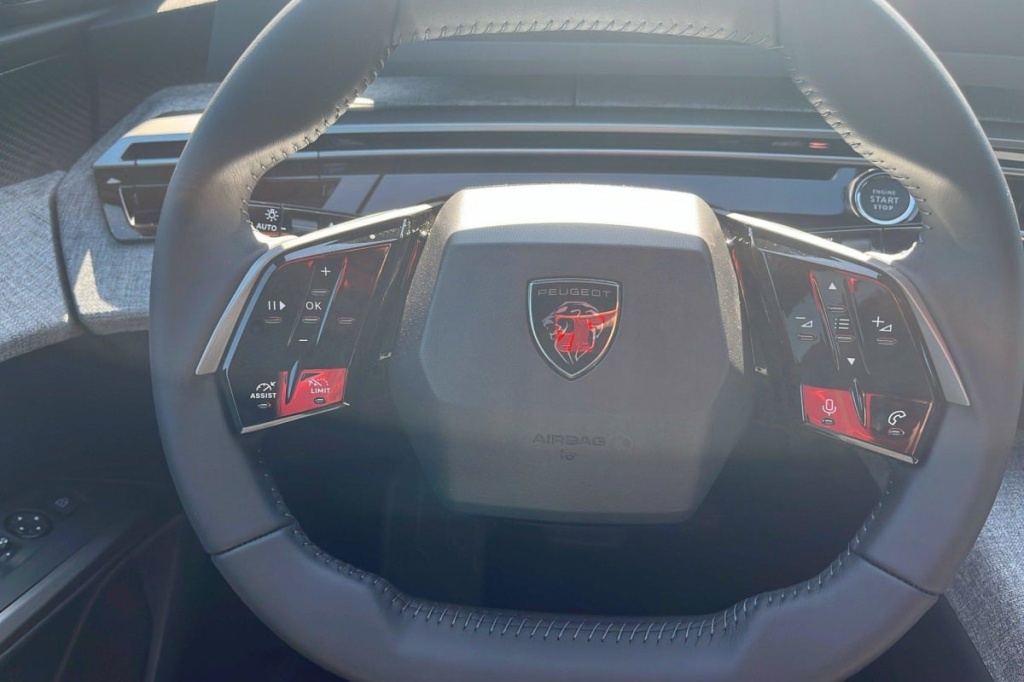 PEUGEOT 3008 Hybrid 145 e-DCS6 Allure - ref: 1-340485 - Photo 15