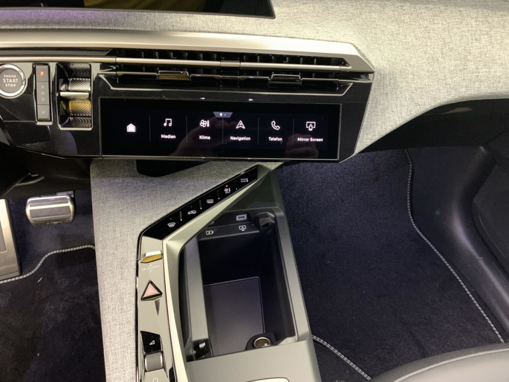 PEUGEOT 3008 Hybrid 145 e-DCS6 GT - ref: 1-340556 - Photo 19