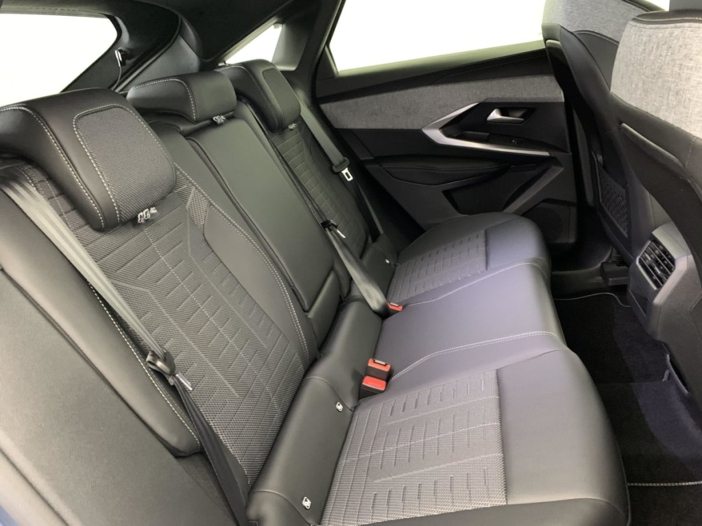 PEUGEOT 3008 Hybrid 145 e-DCS6 GT - ref: 1-340561 - Photo 10