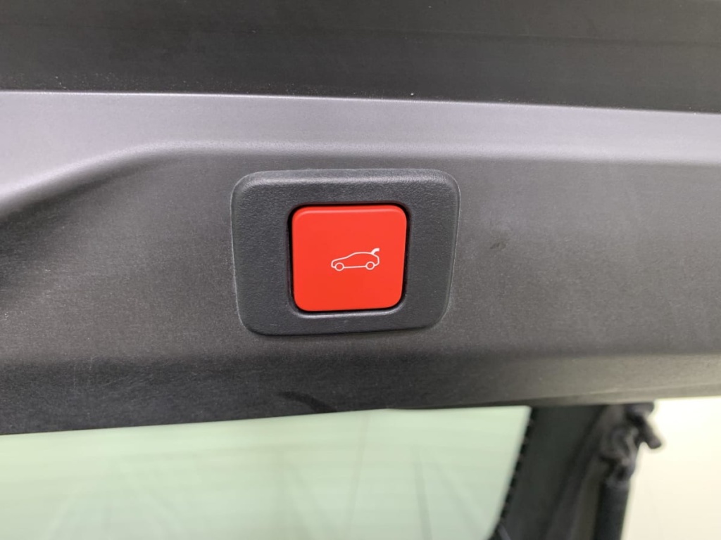 PEUGEOT 3008 Hybrid 145 e-DCS6 GT - ref: 1-340561 - Photo 12