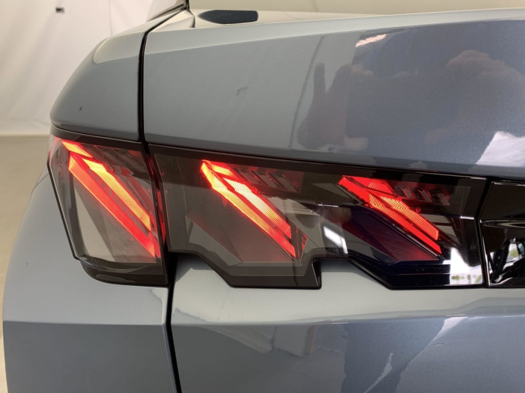 PEUGEOT 3008 Hybrid 145 e-DCS6 GT - ref: 1-340561 - Photo 13