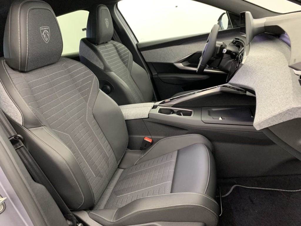 PEUGEOT 3008 Hybrid 145 e-DCS6 GT - ref: 1-340574 - Photo 9