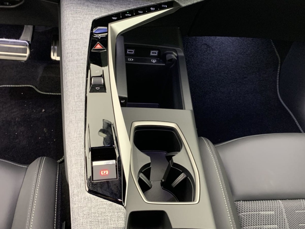 PEUGEOT 3008 Hybrid 145 e-DCS6 GT - ref: 1-340580 - Photo 18
