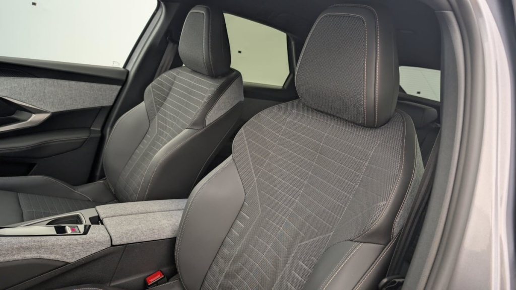 PEUGEOT 3008 HYBRID 136 E-DCS6 ALLURE - ref: 1-341725 - Photo 16