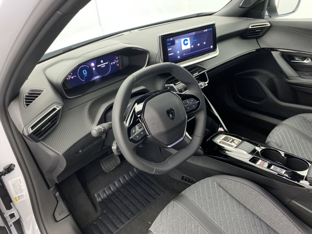 PEUGEOT 2008 Hybrid 145 e-DCS6 Allure - ref: 1-342684 - Photo 15