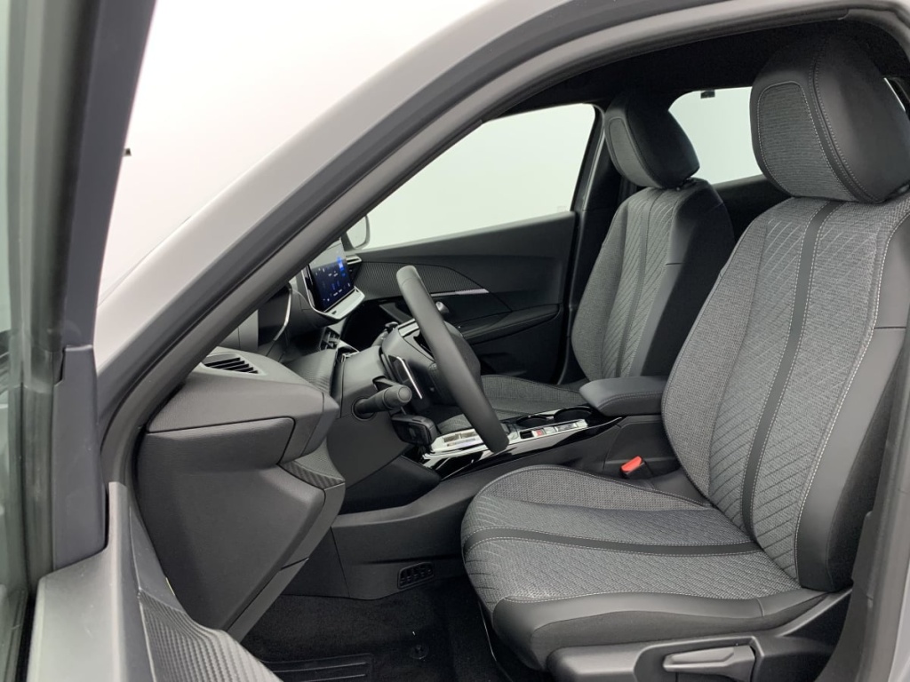 PEUGEOT 2008 Hybrid 145 e-DCS6 Allure - ref: 1-342694 - Photo 16