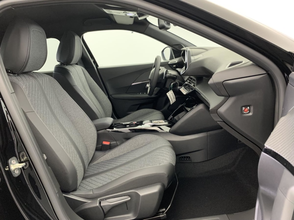 PEUGEOT 2008 Hybrid 145 e-DCS6 Allure - ref: 1-342709 - Photo 9