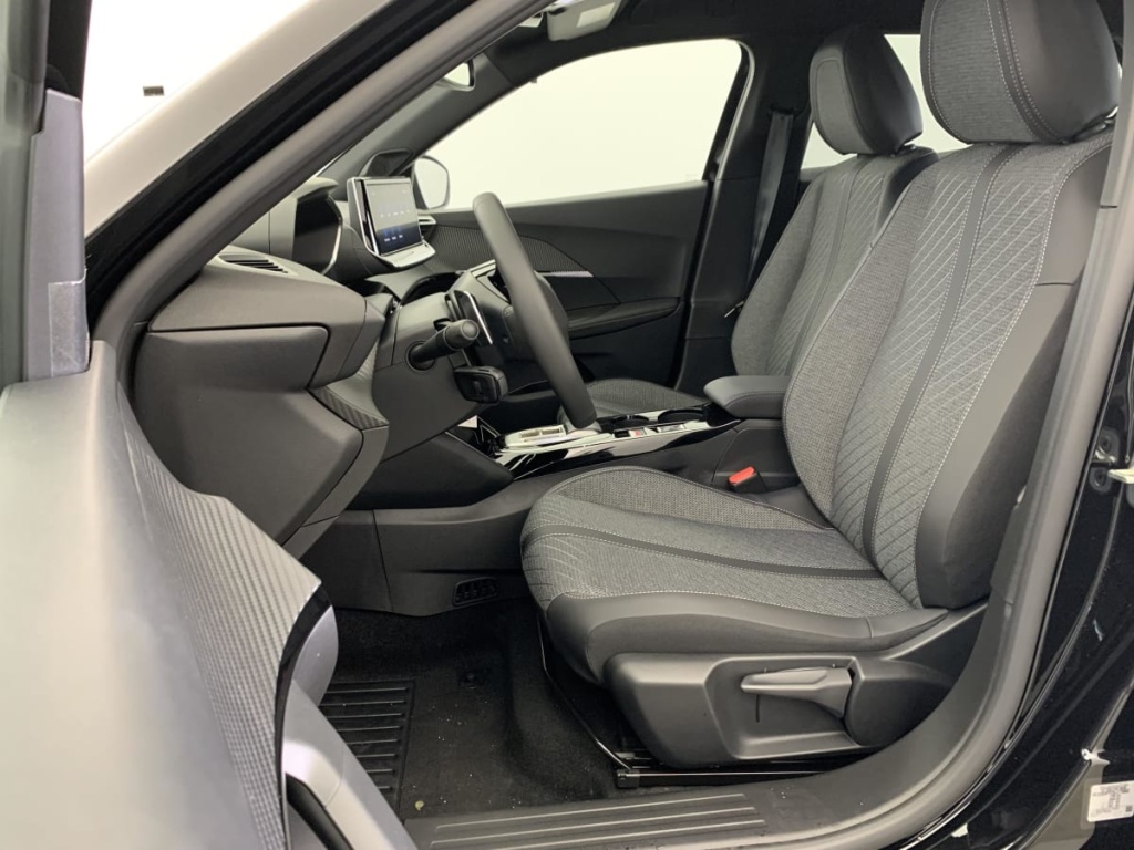 PEUGEOT 2008 Hybrid 145 e-DCS6 Allure - ref: 1-342714 - Photo 16