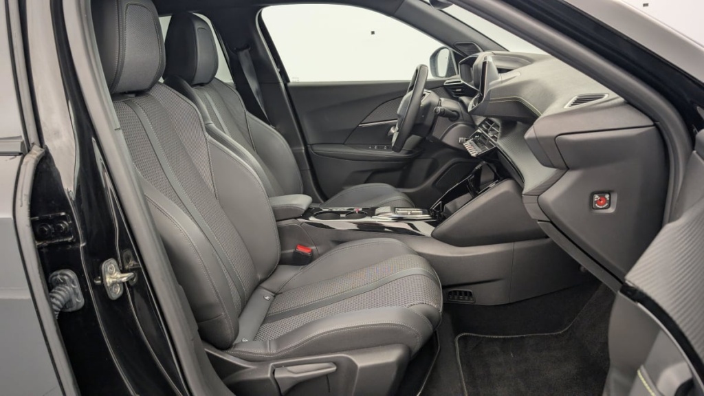 PEUGEOT 2008 ELECTRIQUE 136 ch GT - ref: 1-343113 - Photo 9