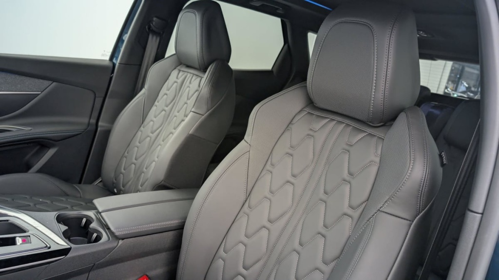 PEUGEOT 3008 Hybrid 180 e-EAT8 Allure Pack - ref: 1-343372 - Photo 16
