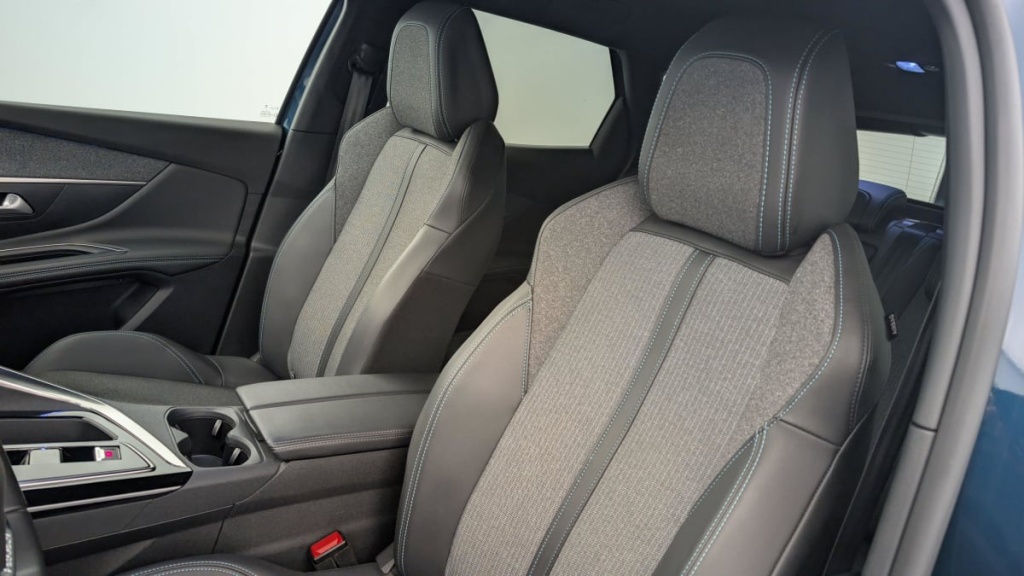 PEUGEOT 3008 PureTech 130ch S S EAT8 Allure Pack - ref: 1-343513 - Photo 16