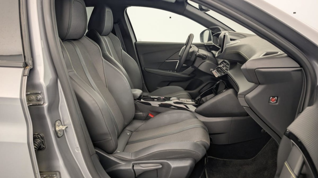 PEUGEOT 208 50 KWH 136CH GT - ref: 1-343590 - Photo 9