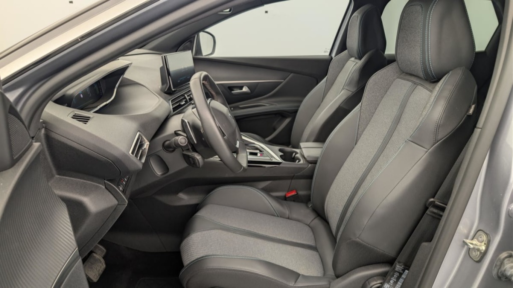 PEUGEOT 3008 Hybrid 180 e-EAT8 Allure Pack - ref: 1-346300 - Photo 16