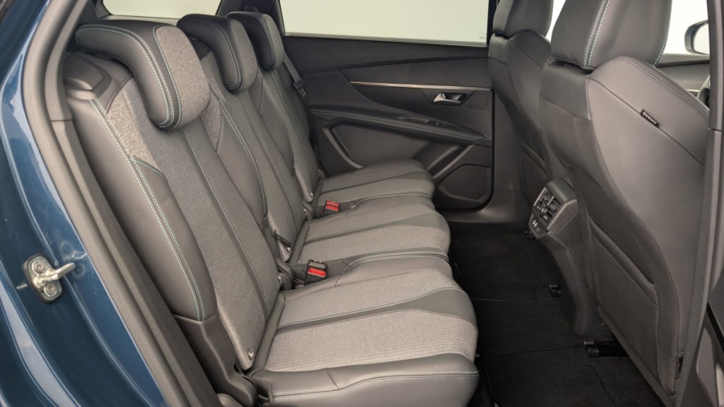 PEUGEOT 5008 Hybrid 136 e-DCS6 Allure Pack - ref: 1-346304 - Photo 10
