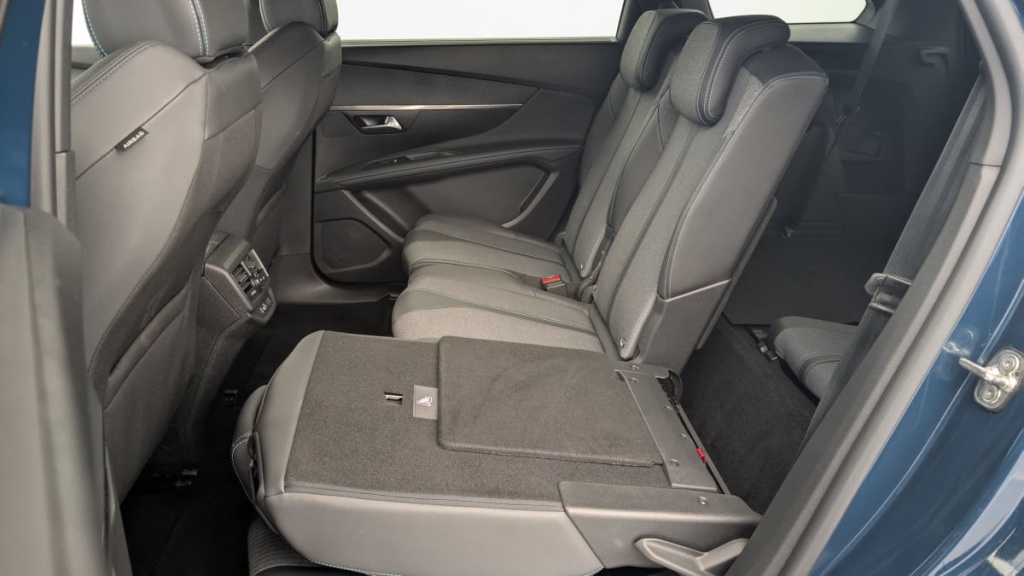 PEUGEOT 5008 Hybrid 136 e-DCS6 Allure Pack - ref: 1-346304 - Photo 12