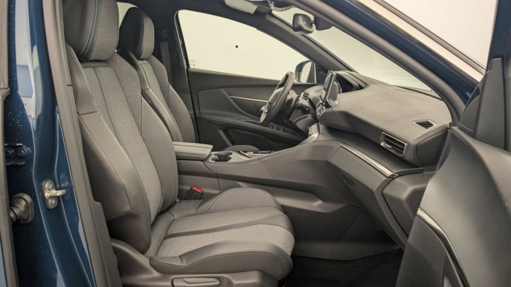 PEUGEOT 5008 Hybrid 136 e-DCS6 Allure Pack - ref: 1-346304 - Photo 9