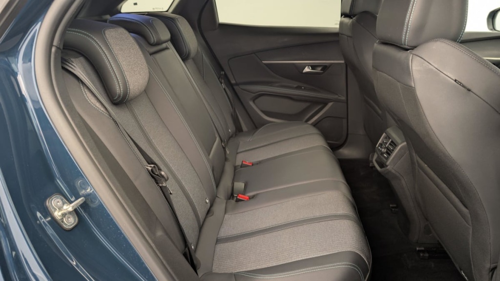 PEUGEOT 3008 PureTech 130ch S S BVM6 Allure Pack - ref: 1-346322 - Photo 10