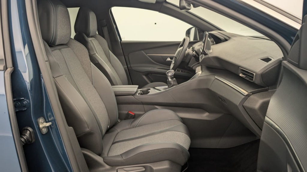 PEUGEOT 3008 PureTech 130ch S S BVM6 Allure Pack - ref: 1-346322 - Photo 9