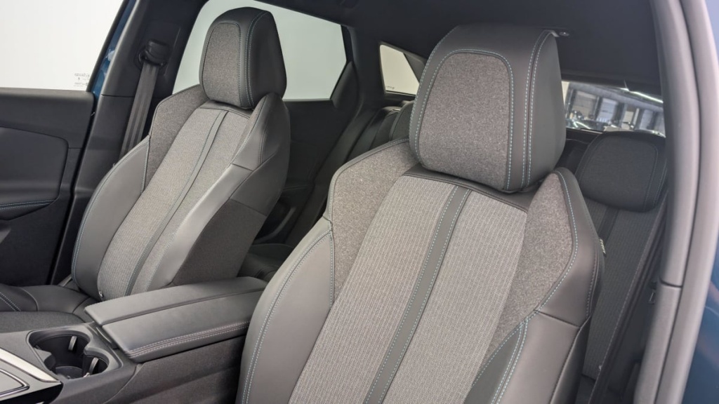 PEUGEOT 3008 Hybrid 136 e-DCS6 Allure Pack - ref: 1-346660 - Photo 15