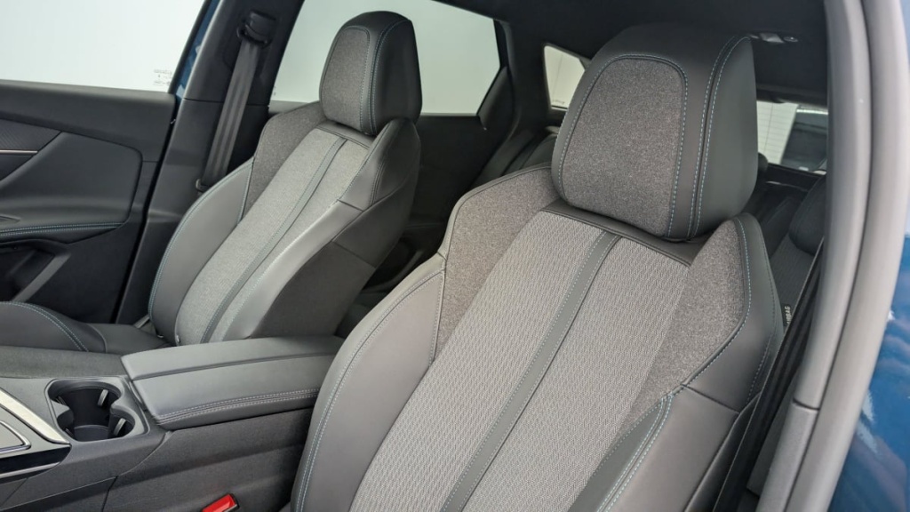 PEUGEOT 3008 Hybrid 136 e-DCS6 Allure Pack - ref: 1-346672 - Photo 16