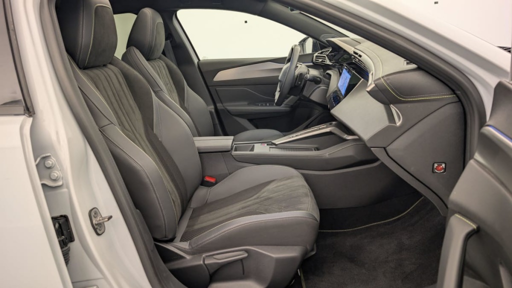 PEUGEOT 408 PHEV 225 e-EAT8 GT - ref: 1-346761 - Photo 9