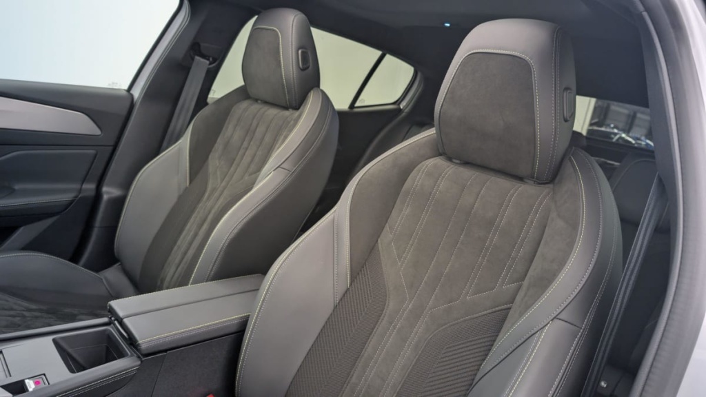 PEUGEOT 408 PHEV 225 e-EAT8 GT - ref: 1-346763 - Photo 16