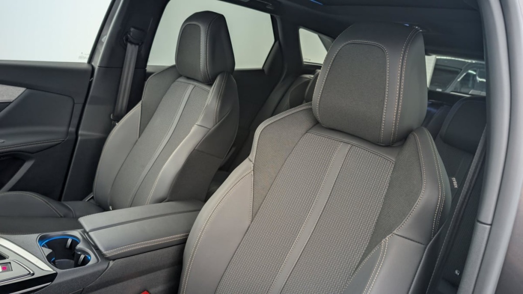 PEUGEOT 3008 Hybrid 225 e-EAT8 GT - ref: 1-346816 - Photo 16