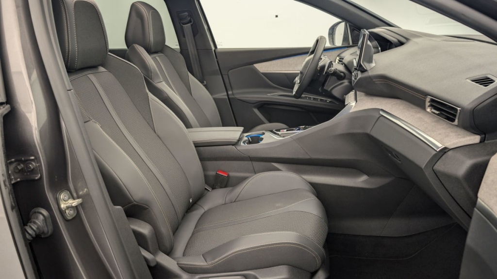 PEUGEOT 3008 Hybrid 225 e-EAT8 GT - ref: 1-346816 - Photo 9