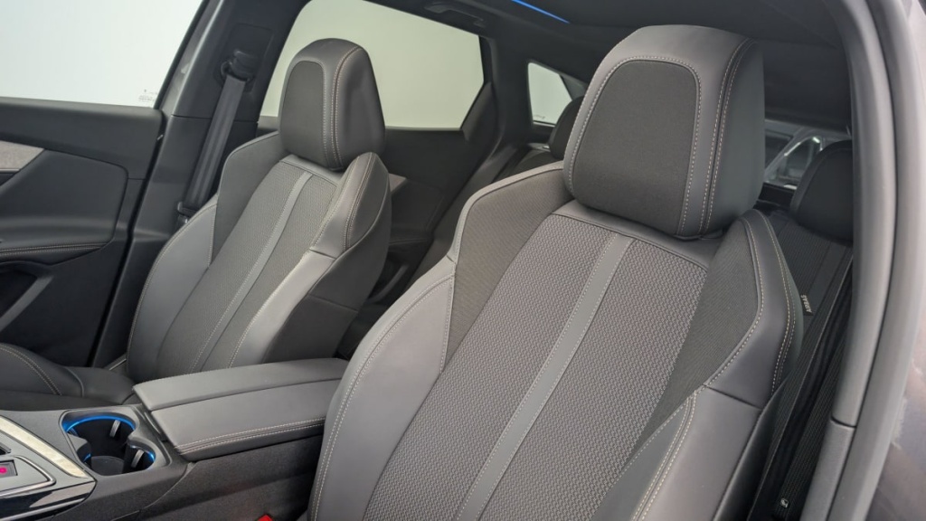 PEUGEOT 3008 Hybrid4 300 e-EAT8 GT - ref: 1-346830 - Photo 15