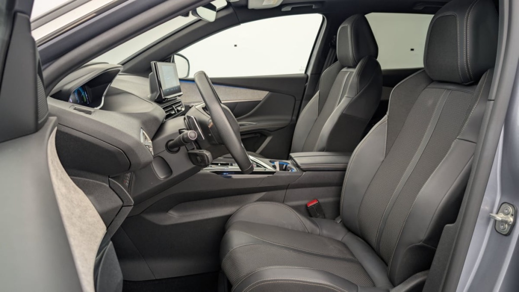 PEUGEOT 3008 Hybrid4 300 e-EAT8 GT - ref: 1-346920 - Photo 16