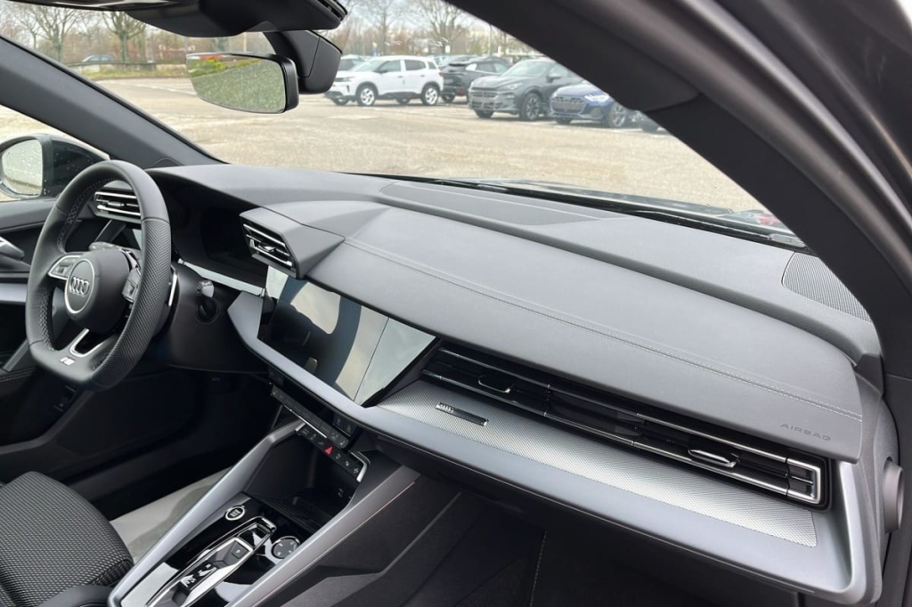 AUDI A3 Sportback 45 TFSI E HYBRIDE RECHARGEABLE 272 S TRONIC 6 S LINE - ref: 1-347330 - Photo 12