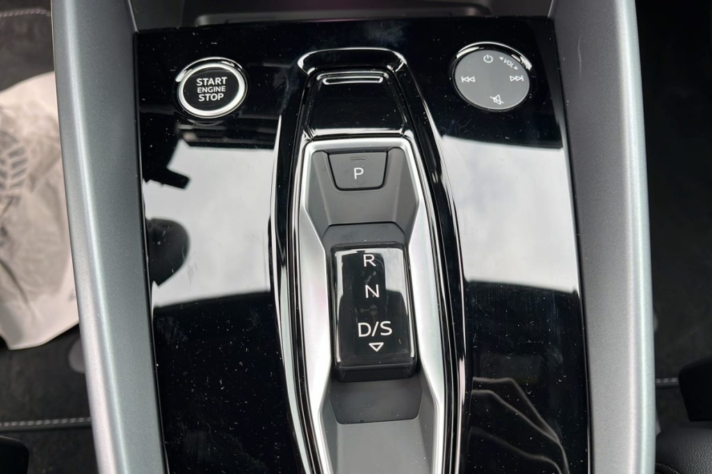 AUDI A3 Sportback 45 TFSI E HYBRIDE RECHARGEABLE 272 S TRONIC 6 S LINE - ref: 1-347330 - Photo 16