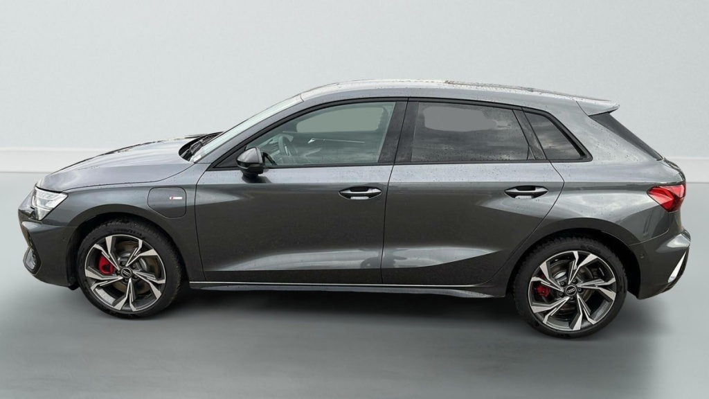 AUDI A3 Sportback 45 TFSI E HYBRIDE RECHARGEABLE 272 S TRONIC 6 S LINE - ref: 1-347330 - Photo 4