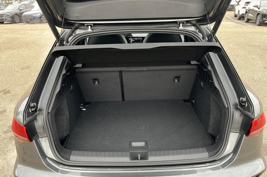 AUDI A3 Sportback 45 TFSI E HYBRIDE RECHARGEABLE 272 S TRONIC 6 S LINE - ref: 1-347382 - Photo 11