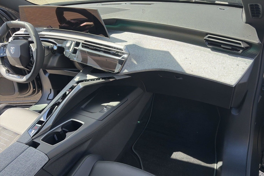 PEUGEOT 3008 Hybrid 145 e-DCS6 GT - ref: 1-347421 - Photo 12